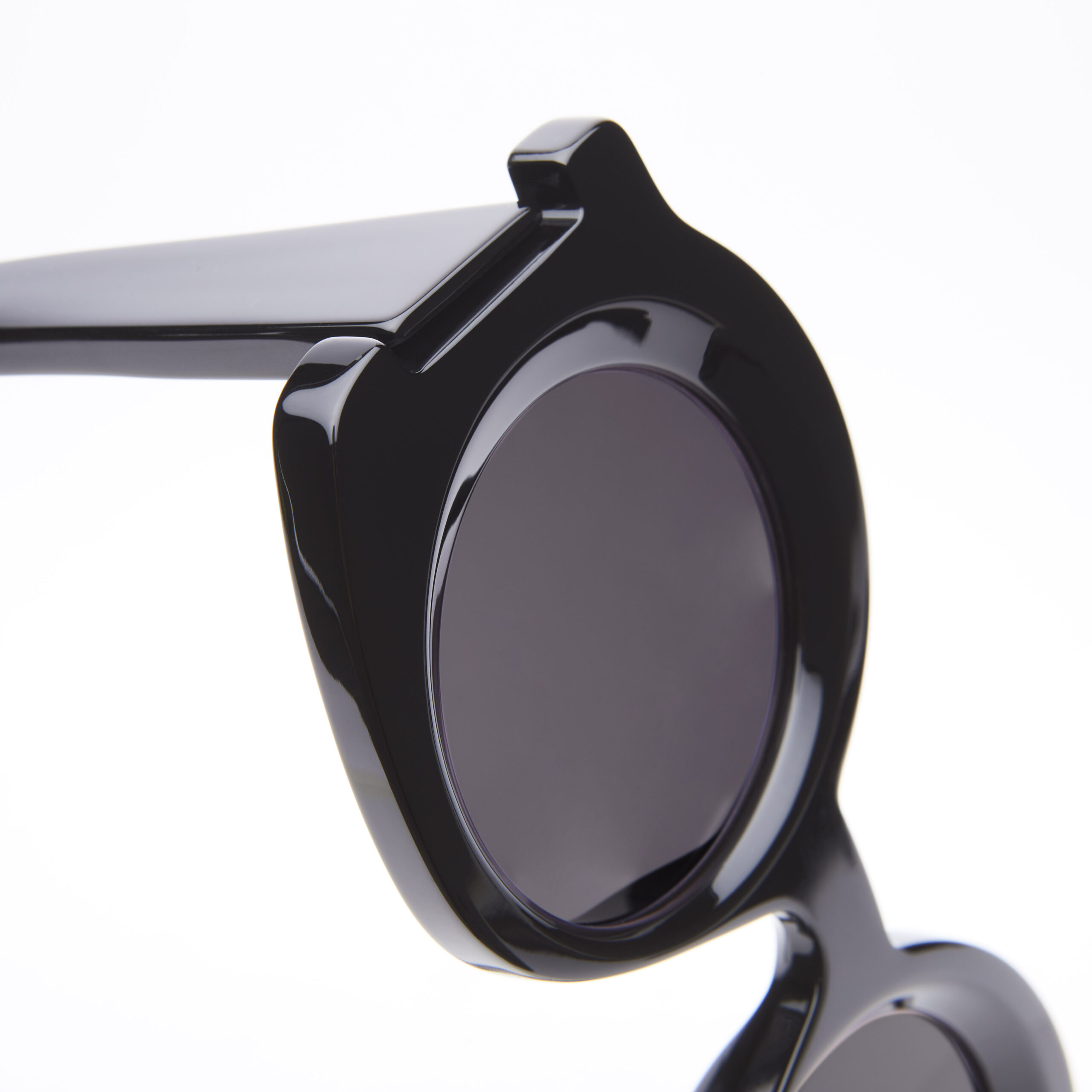 R4 Black Shine - Image 3